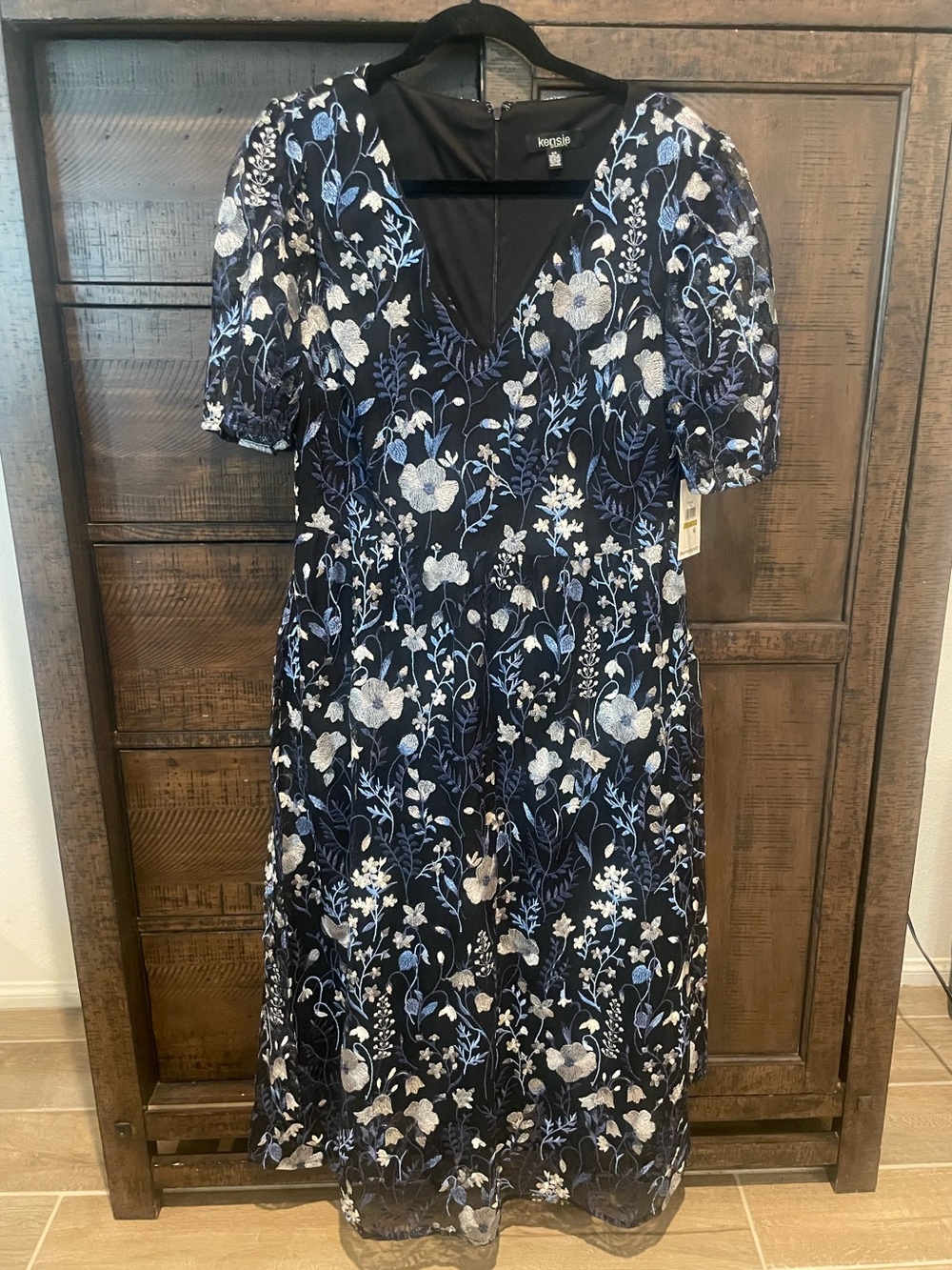 Kensie Navy Blue and White Floral V-Neck Midi Dress - Picture 5 of 15